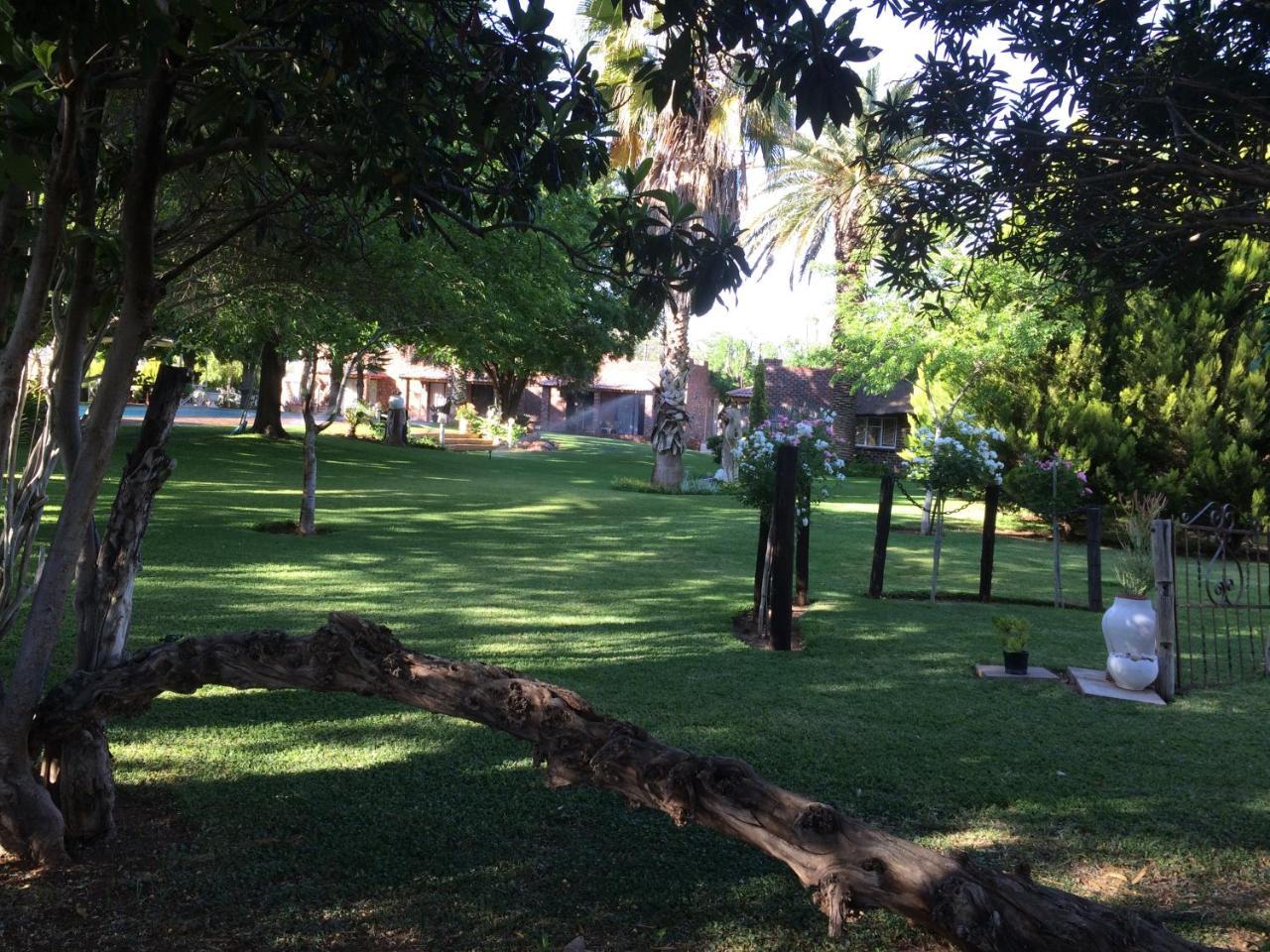 Villa Lin-Zane Vryburg Εξωτερικό φωτογραφία